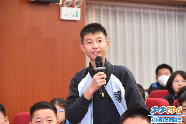 学生积极互动