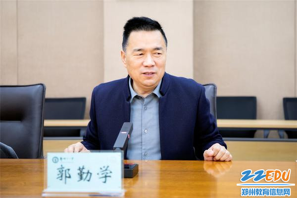 2郑州11中校长郭勤学致欢迎辞