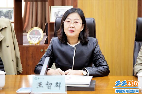 4乌鲁木齐八一中学副校长王智群表示感谢