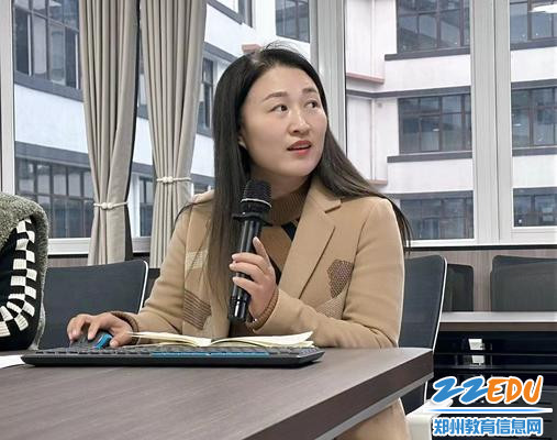 2026届年级长付芳芳主持会议