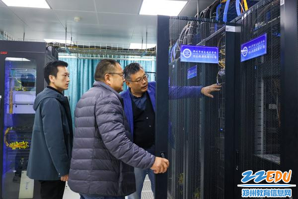4卢广锋向校领导汇报服务器故障恢复情况