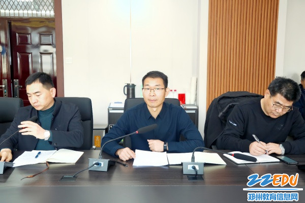 2政教处主任潘冠华主持家委会_副本
