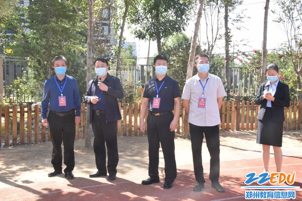 区政协委员参观郑州四中实验学校劳动教育基地“半亩田”_调整大小