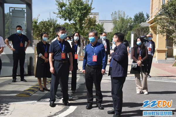 区政协到郑州四中实验学校视察工作_调整大小