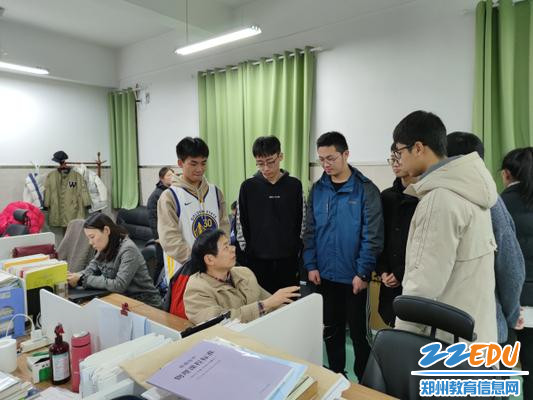 1.利用导师制开展学生学业指导 