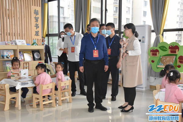 区政协视察萌芽书屋_调整大小