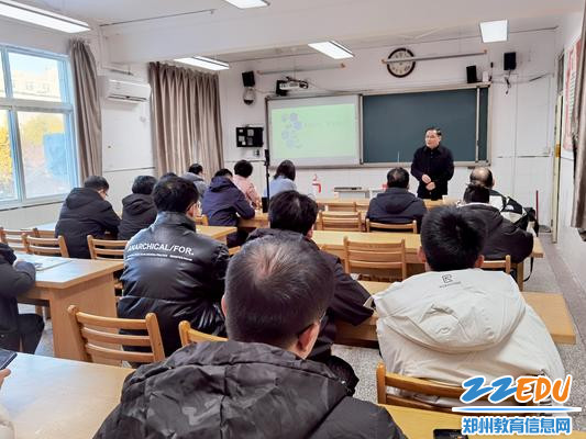 10学校领导对青年教师进行点评总结