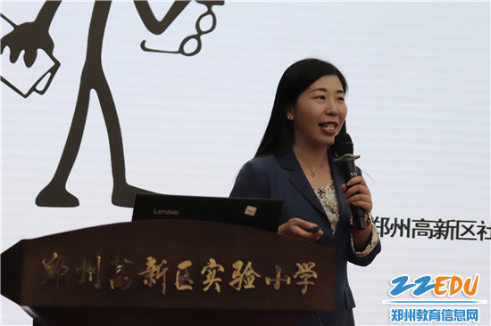 图6：社会事业局教研和智慧教育发展中心副主任魏玮做《教师专业发展20条忠告》