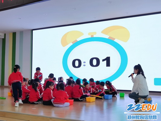 惠济区花园口幼儿园惠莉老师执教大班社会《小球接力赛》_调整大小