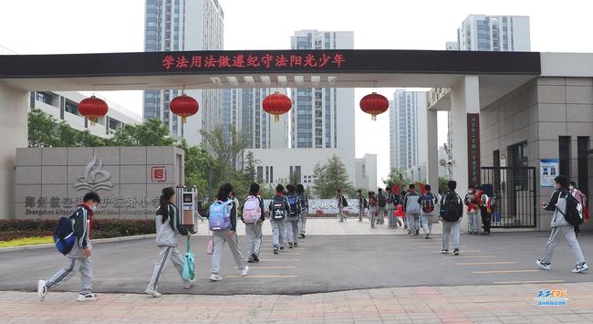校园大门 校园大门