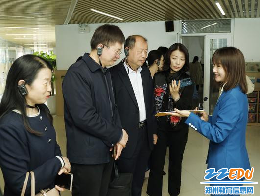 赵洁琼介绍幼儿自主签到的支持策略