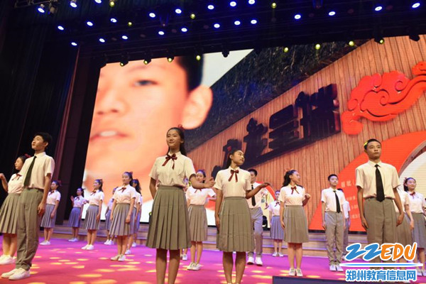 图片8龙门实验学校带来的歌曲《感谢有您》_副本