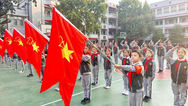 小旗手们身姿挺拔、神采奕奕