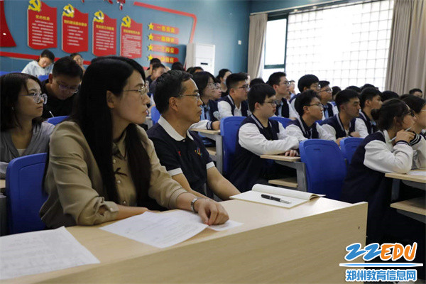 9认真观摩学习