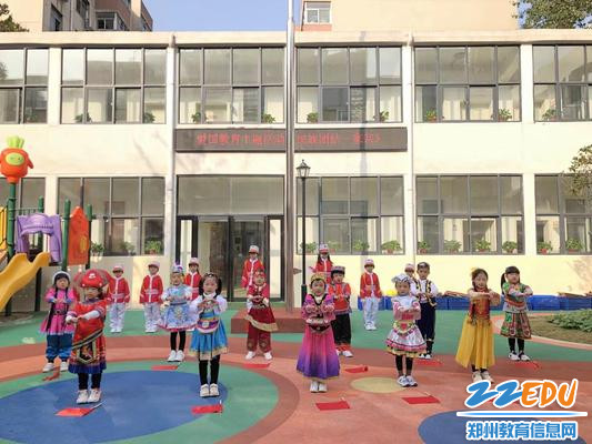 回族幼儿园开展“民族团结一家亲”爱国主义活动