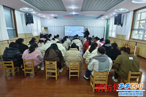 登封市卢店直属幼儿园:组织全体教职工进行消防培训 登封市卢店直属幼儿园:组织全体教职工进行消防培训